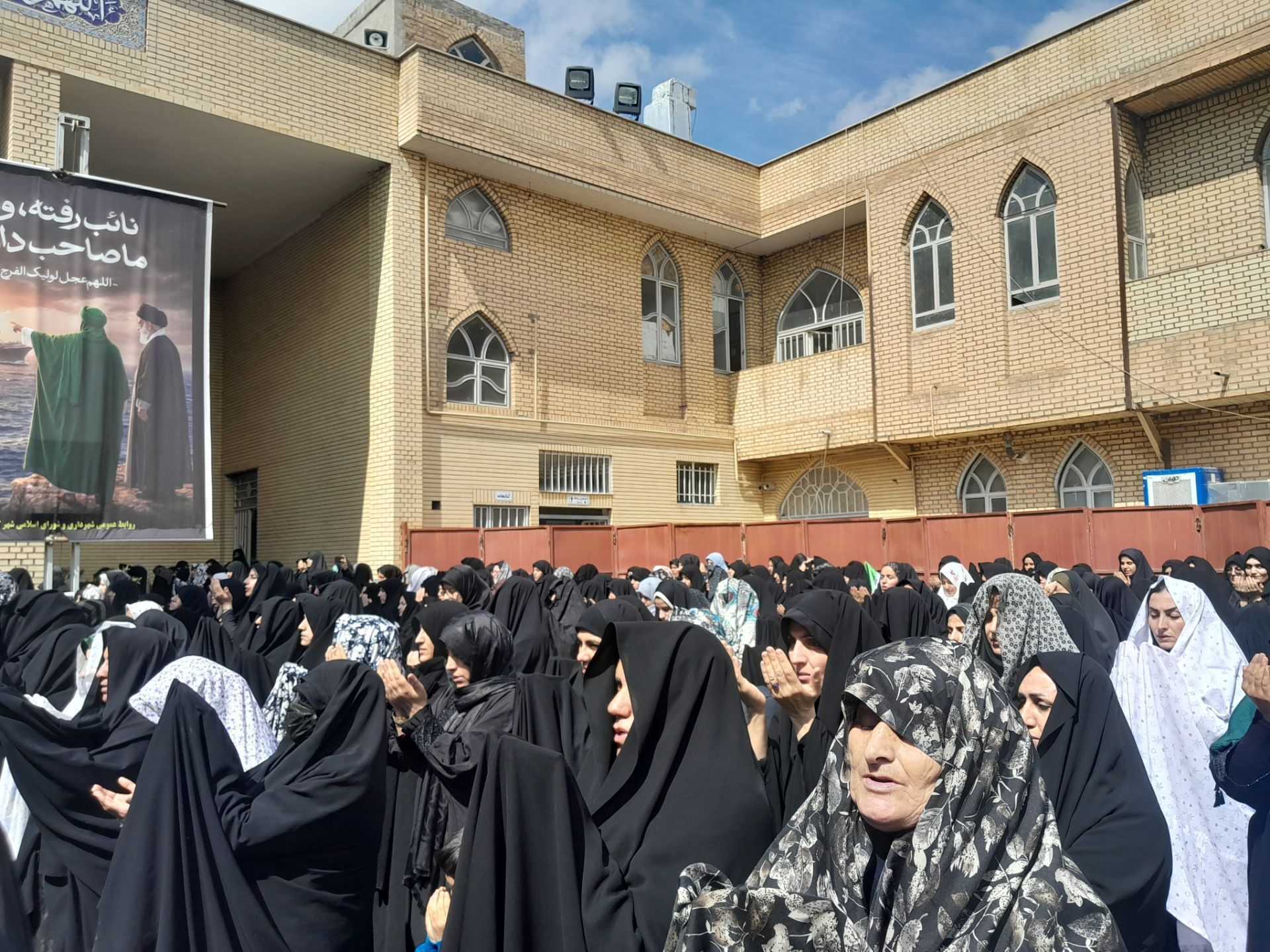 تصاویری از مردم خستگی ناپذیر شهرستان کوهدشت در راهپیمایی روز قدس و نماز جمعه تاریخی