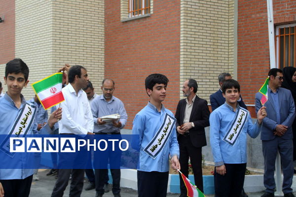 آیین افتتاح و بهره برداری از هنرستان 12 کلاسه انقلاب اسلامی بوشهر