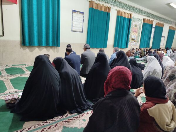 ضیافت افطاری دانش‌آموزان دبیرستان دختران فروزان ناحیه سه شیراز