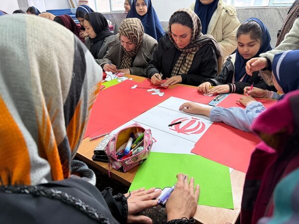 رویداد مادر دختری با محوریت پرچم ایران در مدرسه المهدی ناحیه 2 کرج 