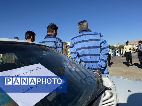 رو‌نمایی از کشفیات انتظامی فارس