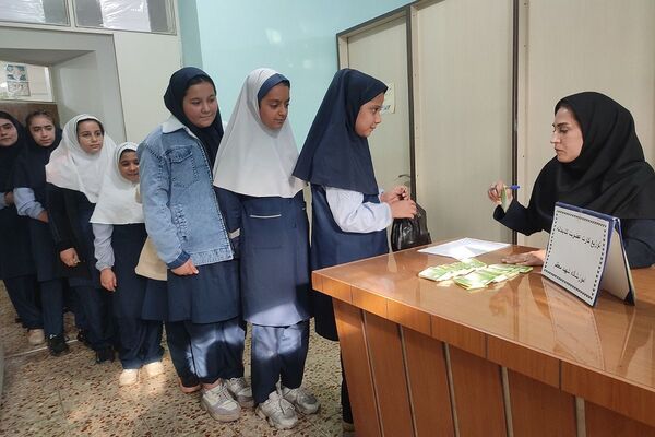 دانش‌آموزان دبستان شهید معظم کارت عضویت گرفتند