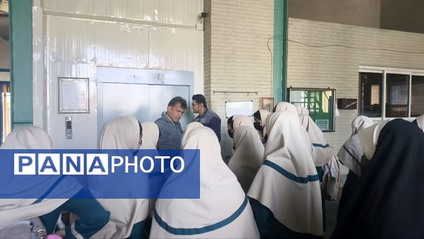 آشنایی دانش‌آموزان باحرف و مشاغل مختلف در بازدیدهای علمی 