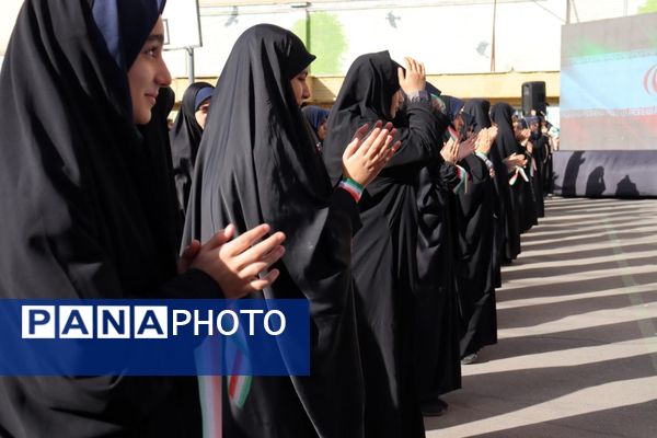 در دل این زمستان سخت و از پس سال‌ها، همچنان عطر آزادی به مشام می‌رسد