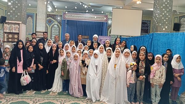 نماز جمعه با حضور دانش‌آموزان فعال بسیجی شهر بن