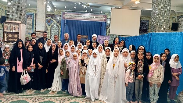 نماز جمعه با حضور دانش‌آموزان فعال بسیجی شهر بن