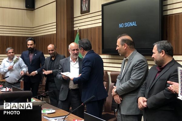 تجلیل از معاونین پرورشی در ناحیه دو شهرری 