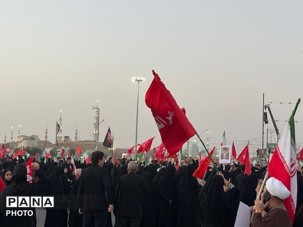  حضور پرشور مردم در وداع و تشییع رهبر انقلاب 