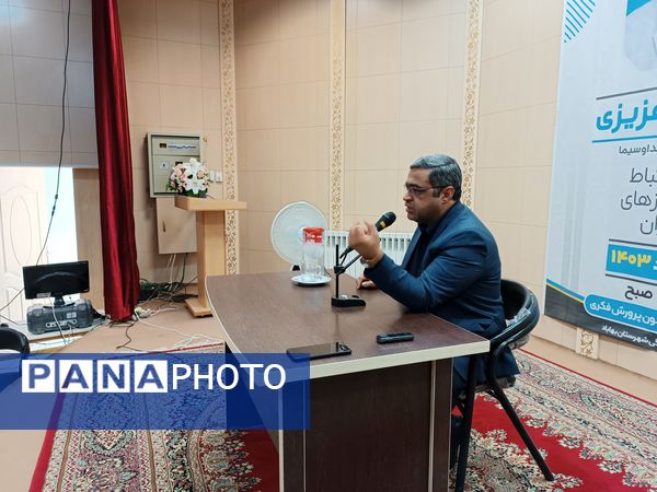 کارگاه آموزشی نحوه ارتباط موثر و درک نیازهای دانش‌آموزان در بهاباد 