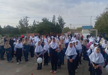 مراسم آغاز سال تحصیلی در مدرسه سمیه کاشمر