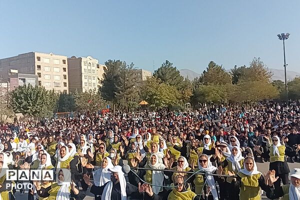 گام‌هایی برای سلامتی و نشاط خانواده‌ها؛ پیاده‌روی خانوادگی در شهر قدس
