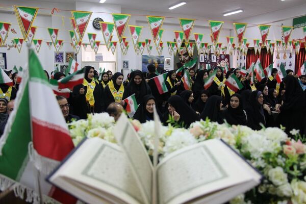 افتتاح نمایشگاه شکوفایی هنر و مهارت زنان و دختران هنرستان استاد شهریار 
