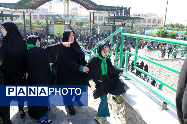 جلوه‌هایی از حضور نوجوانان در مراسم سالگرد ارتحال امام خمینی(ره)