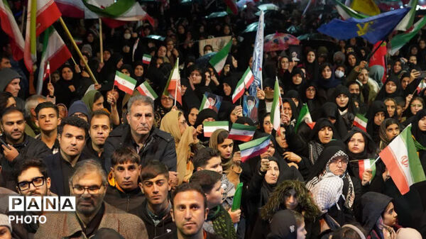 حضور مردم حماسه ساز کوهدشت پرشورتر از شب های  قبل درراه پایداری