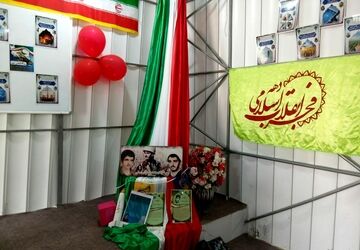 جشن ۲۲ بهمن در دبیرستان شاهد شهید مصلحی برپا شد