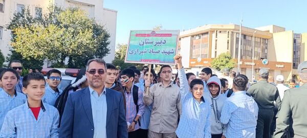 خروش استکبار ستیزی دانش‌آموزان شیرازی