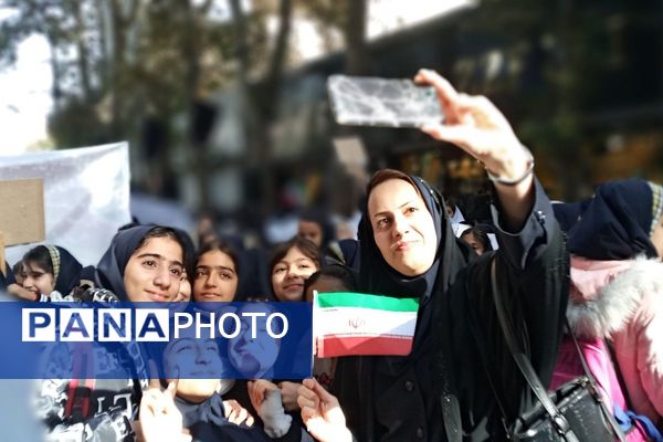حضور پرشور دختران و پسران شهریار در روز استکبار ستیزی