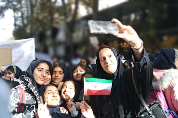 حضور پرشور دختران و پسران شهریار در روز استکبار ستیزی