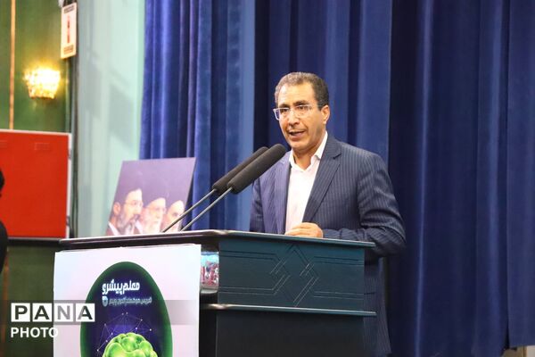 آغاز طرح ملی آموزش هوش مصنوعی در مدارس غیردولتی با حضور مقامات ارشد کشور در تبریز