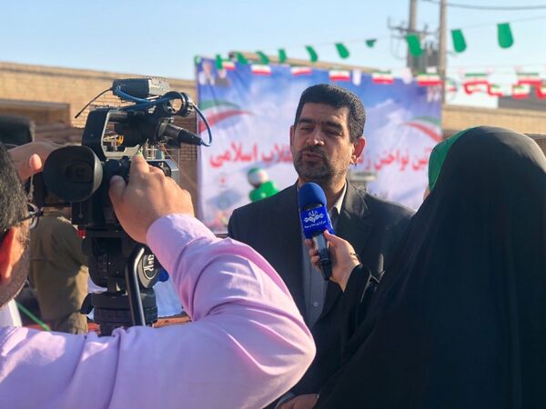 نواخته شدن زنگ گلبانگ انقلاب اسلامی در دبیرستان خوروش2 کارون