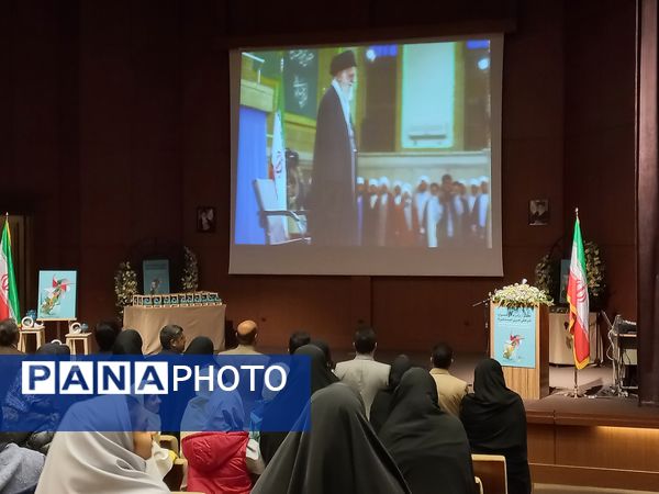 تجلیل از دانش‌آموزان برگزیده چهل و دومین‌ مسابقات فرهنگی و هنری امید فردا ناحیه ۳ مشهد مقدس 