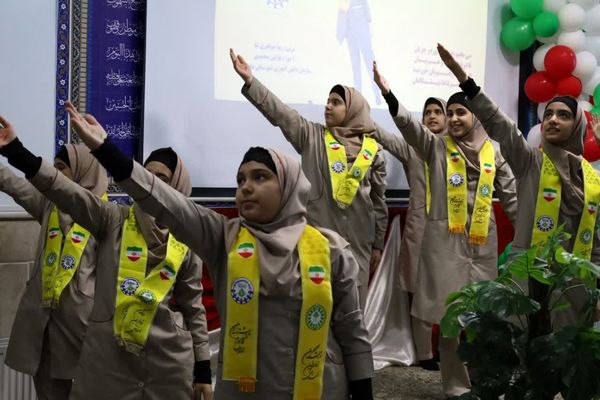 همایش «یاوران انقلاب» در مدرسه شهیدپاکنژاد ناحیه 2 یزد