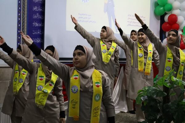 همایش «یاوران انقلاب» در مدرسه شهیدپاکنژاد ناحیه 2 یزد