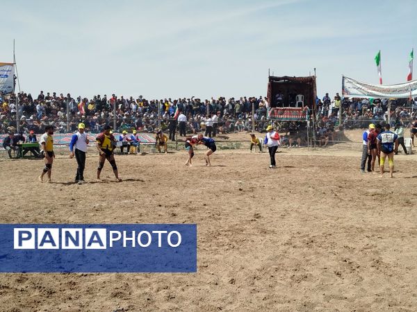 رقابت پهلوانان کشتی با چوخه در گود امام مرشد فاروج - میراثی ۴۰۰ ساله