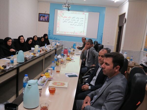 نشست معاون پیشگیری و تشخیص توانبخشی سازمان آموزش پرورش استثنایی کشور با مدیران مرکز  استان