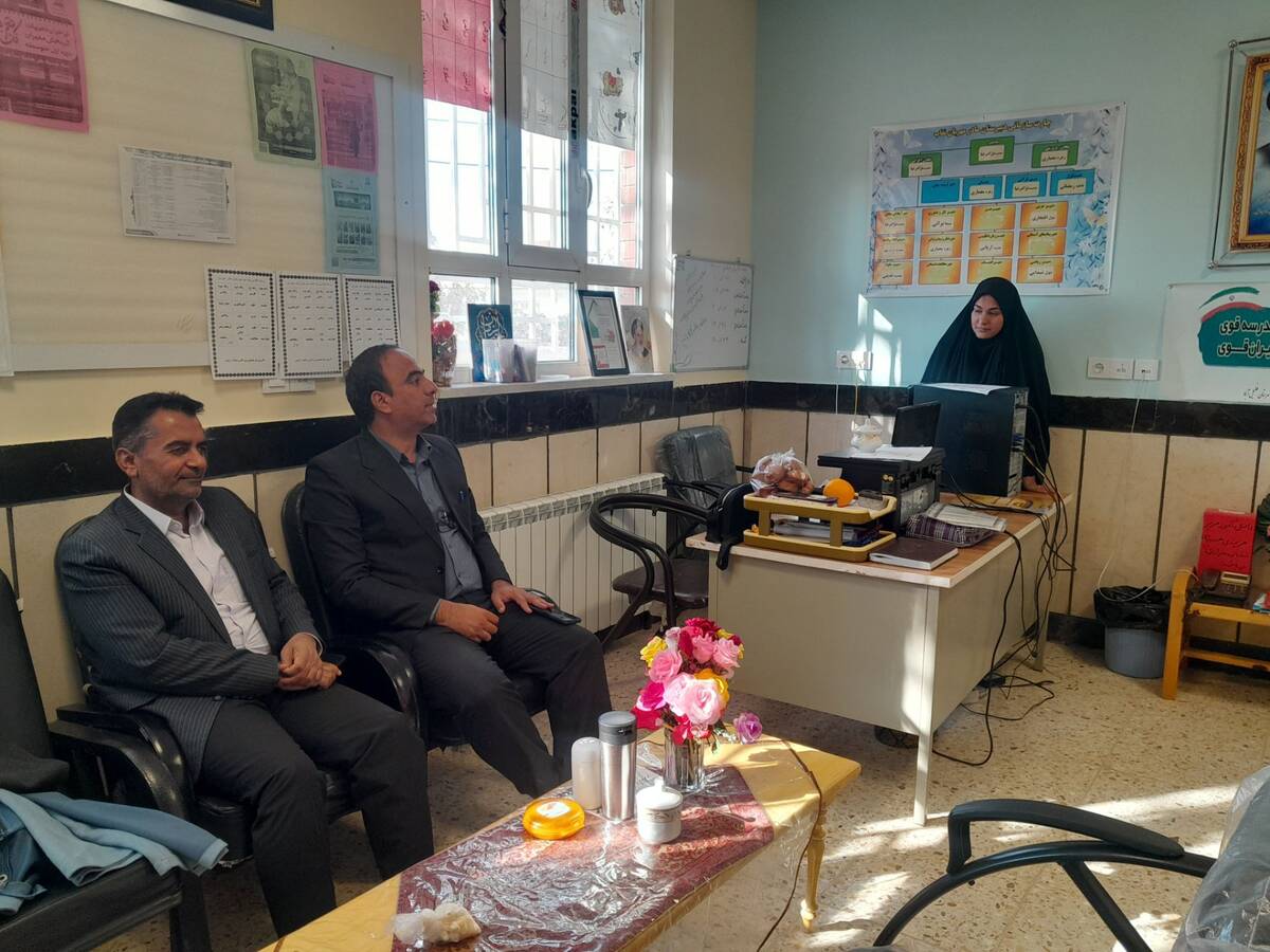 بازدید مسئولین اداره آموزش و پرورش از دبیرستان مادرمهربان خلیل آباد