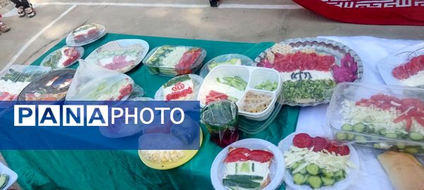 صبحانه نمادین دانش‌آموزان دبستان مولوی فین