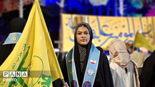 نقش‌آفرینی دانش‌آموزان آموزشگاه نمونه «دکتر توسلی» در میعادگاه بیعت با رهبری