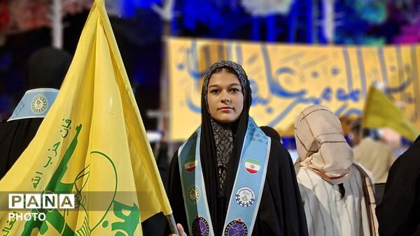 نقش‌آفرینی دانش‌آموزان آموزشگاه نمونه «دکتر توسلی» در میعادگاه بیعت با رهبری