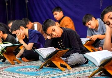 راز و نیاز دانش آموزان با خدا در مراسم معنوی اعتکاف