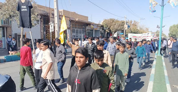 حضور پرشور دانش‌آموزان مدارس خاتم در راهپیمایی ۱۳ آبان 