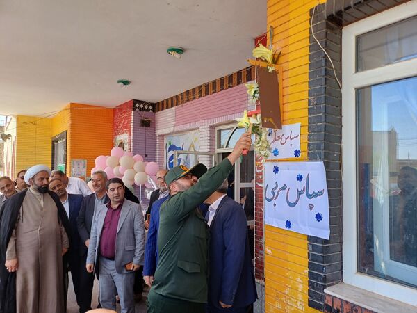 نواختن زنگ سپاس معلم در دبستان دخترانه شاهد نرگس