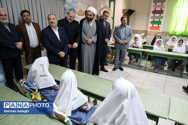آیین تجهیز ۴۰۰۰ کتابخانه کلاسی با حضور وزیر آموزش و پرورش