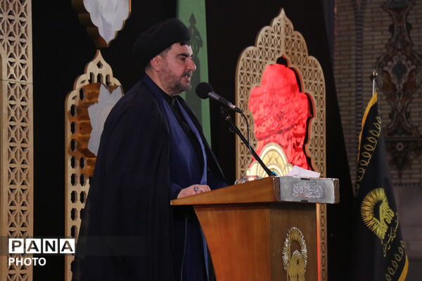 پرچم حرم حضرت زینب در میان شیعیان عزادار سوریه