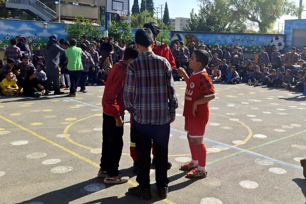 آموزش نکات ایمنی آتش‌نشانی در آموزشگاه معارف ۶