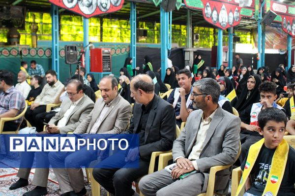 محفل دانش‌آموزان استان اصفهان در سوگ رحلت امام خمینی(ره) و شهدای خدمت