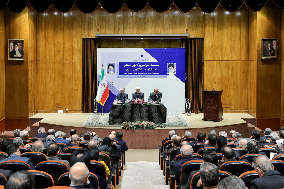 عارف: دولت وفاق ملی، دولت منتخب دانشگاهی است