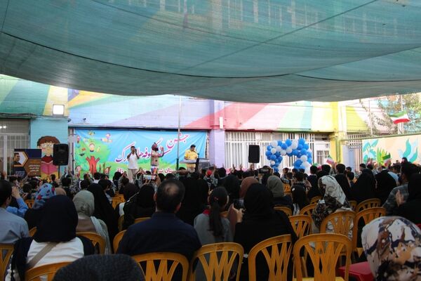 جشن شکوفه‌ها در دبستان منوچهر رزاقی ناحیه۳ مشهد