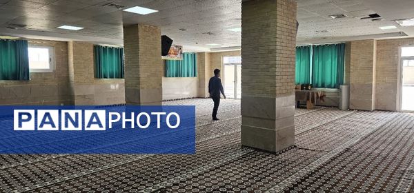 غبارروبی نمازخانه‌های مدارس قشم در آستانه سال تحصیلی جدید