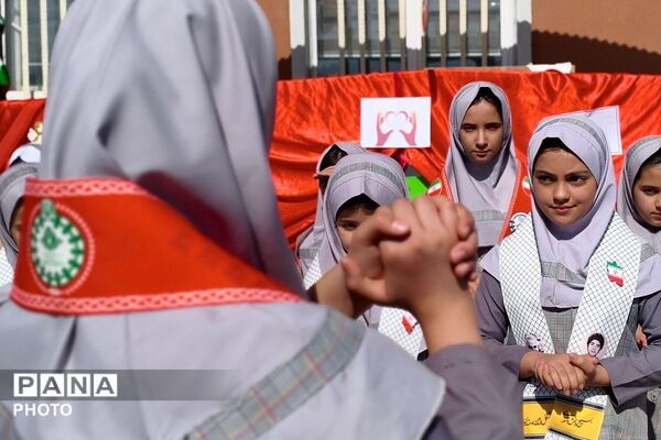 جشن عاطفه‌ها در دبستان شهید امیرکمندی