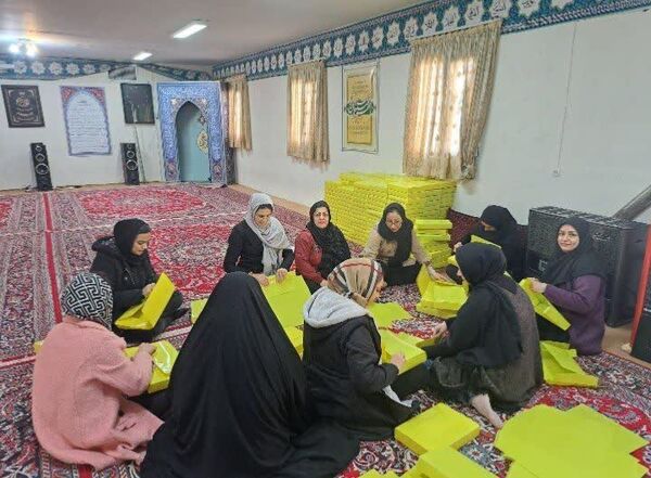 اهدای ۶۰۰ پک لوازم التحریر برای دانش‌آموزان کم برخوردار