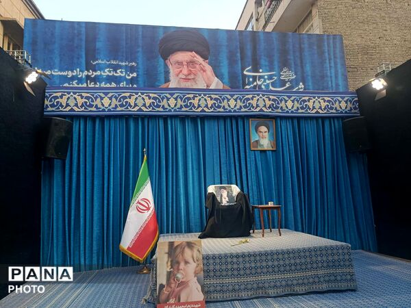 اردوی زیارتی دانشجومعلمان قم در مرقد امام و بیت رهبر شهید