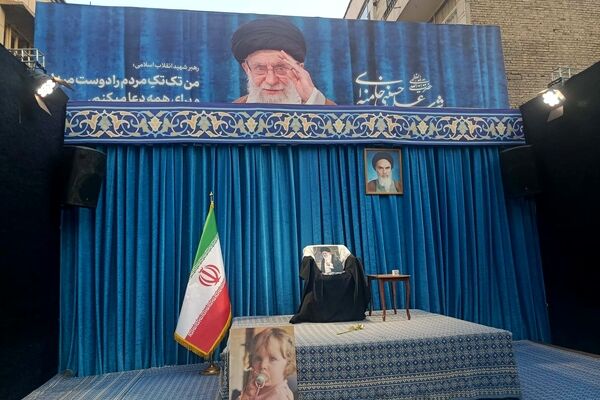 اردوی زیارتی دانشجومعلمان قم در مرقد امام و بیت رهبر شهید