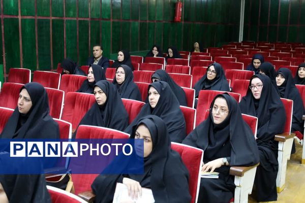 دیدار مدیرکل مدارس غیر دولتی وزارت آموزش و پرورش با مسئولان مدارس غیر دولتی استان یزد