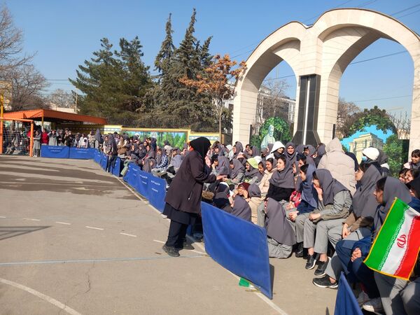 مسابقات بین مدرسه ای جام اقتدار ایران دردبیرستان دوره اول آرمینه مصلی نژاد ناحیه ۶