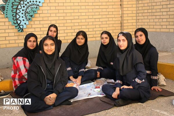 صبحانه سلامت در هنرستان شهید سادلجی؛ گامی برای تقویت بدن و ذهن هنرجویان